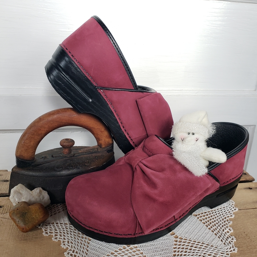 Patriotic RED Dansko Pro Bow Clogs Dusty Suede Cottage Distressed Boho Prairie ♡ - Picture 2 of 15